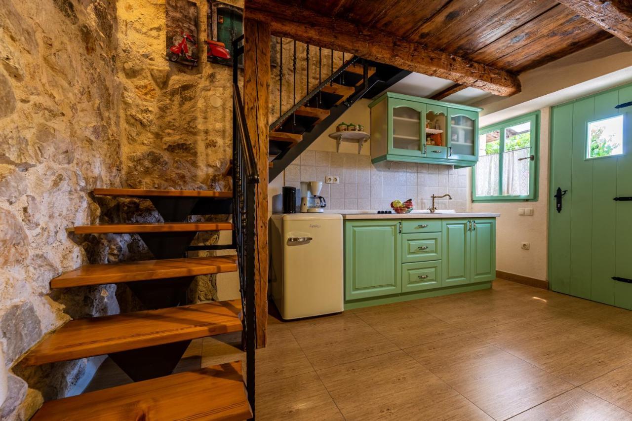 Parona Holiday Home Vrbnik Exterior foto