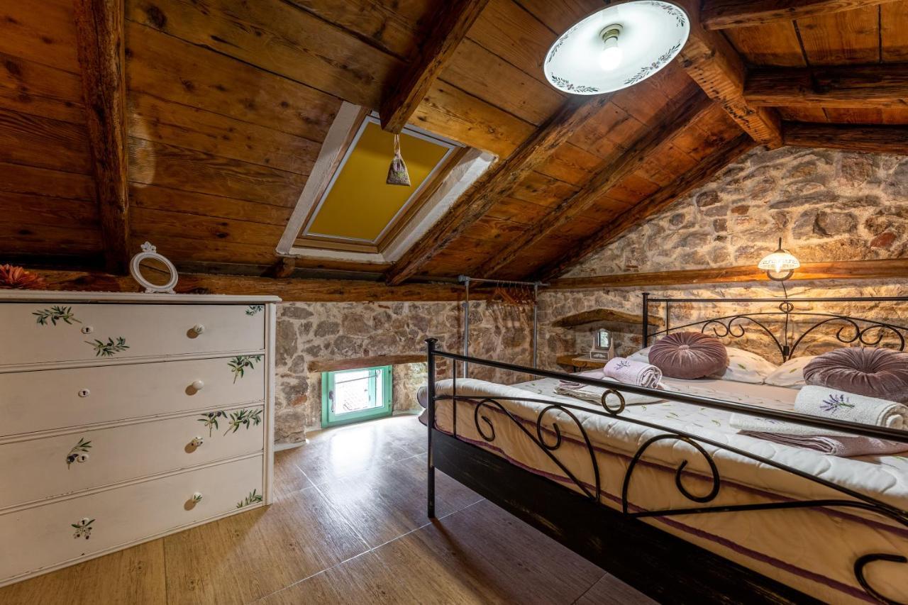 Parona Holiday Home Vrbnik Exterior foto