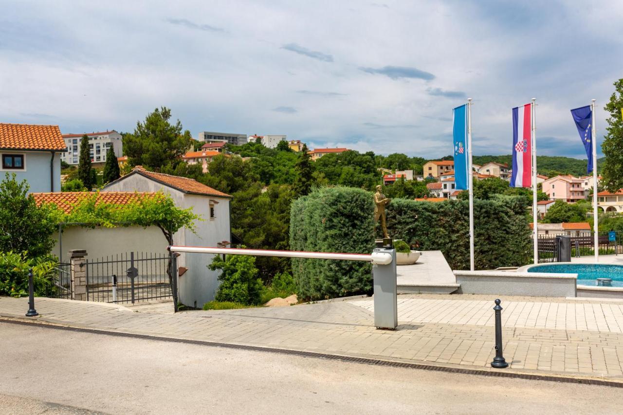 Parona Holiday Home Vrbnik Exterior foto